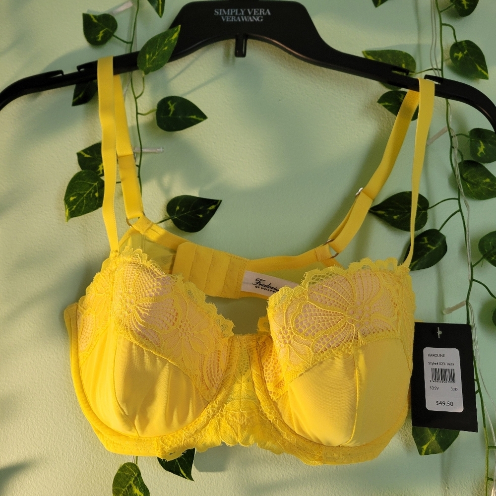 Frederick's of Hollywood Caroline Bra 32D Lemon Yellow Lace NWT Elegant Chic